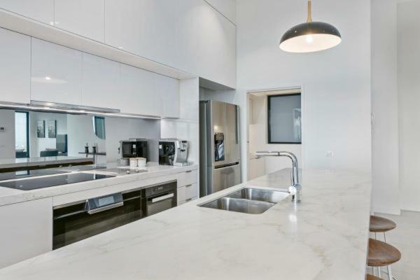 Experience Platinum Hotel Apartments Melbourne Bagian luar foto