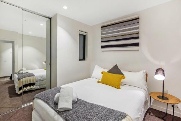 Experience Platinum Hotel Apartments Melbourne Bagian luar foto